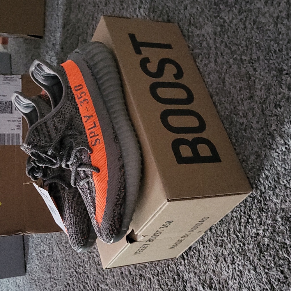 AADIDAS YEEZY SNEAKER